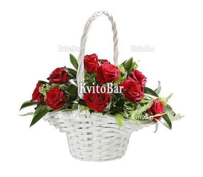 Кошик з 11 троянд