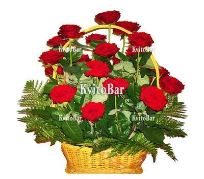 Кошик з 21 троянди