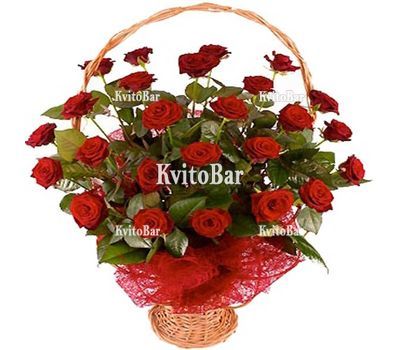 Кошик з 25 червоних троянд