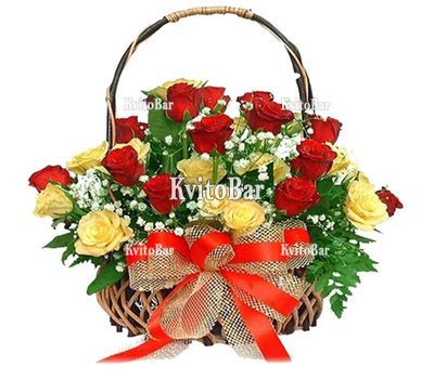 Кошик з 25 троянд