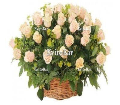 Кошик із 51 кремової троянди