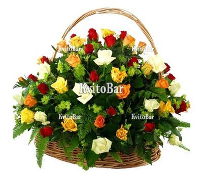 Кошик із 51 троянди