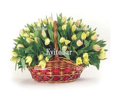 Корзина из 85 тюльпанов