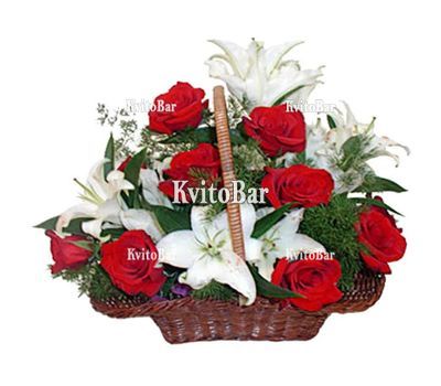 Кошик з троянд і лілій