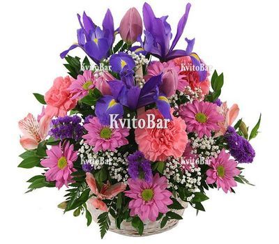 Гарний букет у кошику