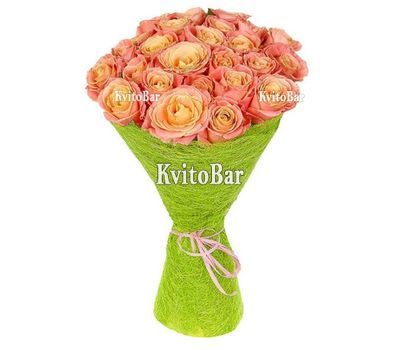 25 персикових троянд