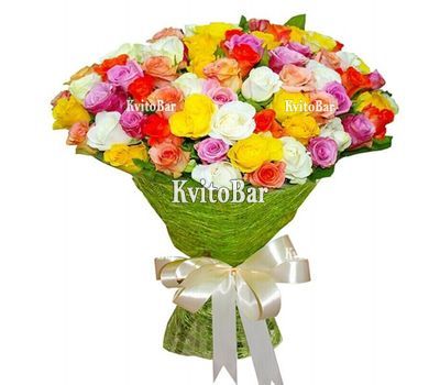 Букет з 51 різнокольорової троянди 60 см