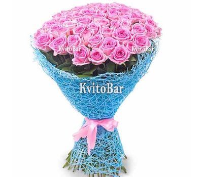 65 рожевих троянд