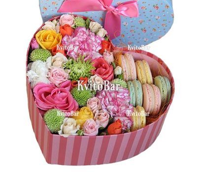 Квіти в коробці з Macarons