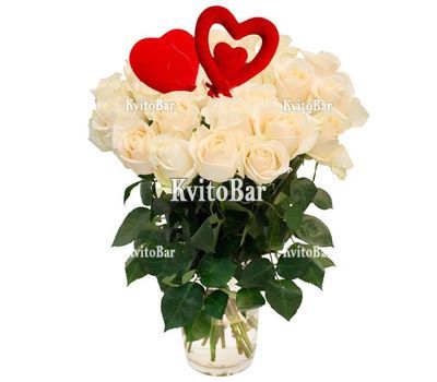 Букет білих троянд з сердечками
