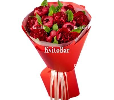 Букет бордових півоній