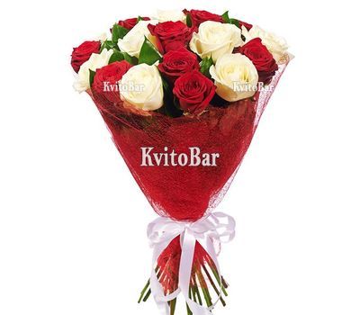 Букет із 17 червоних і білих троянд