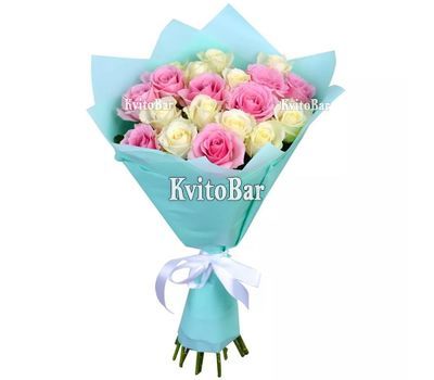 Букет з 19 білих і рожевих троянд