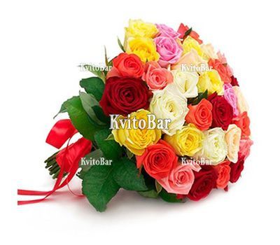 Букет із 37 різнокольорових троянд