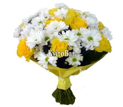 Букет із білих хризантем і жовтих троянд