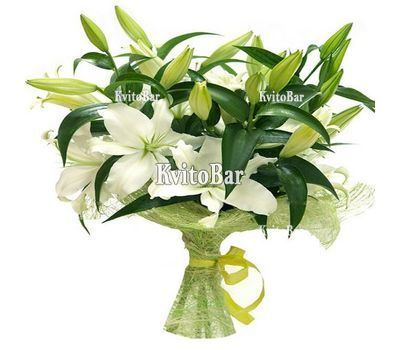 Букет із білих лілій