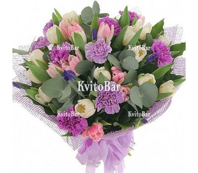 Букет из гвоздик и тюльпанов