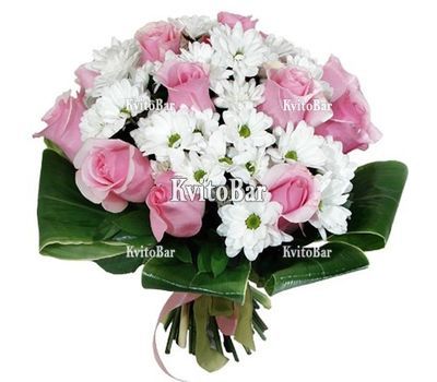 Букет з білих хризантем і рожевих троянд