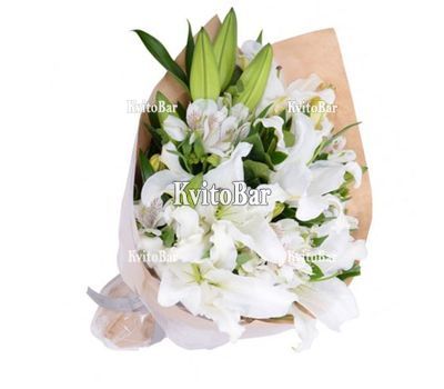 Bouquet of lilies and alstromeries