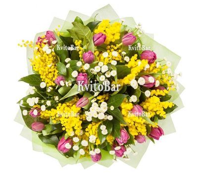 Букет із мімозою і тюльпанами