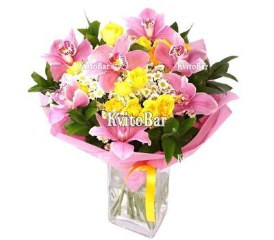 Букет із орхідей і хризантем