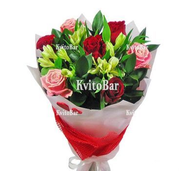 Букет з альстромеріями та трояндами