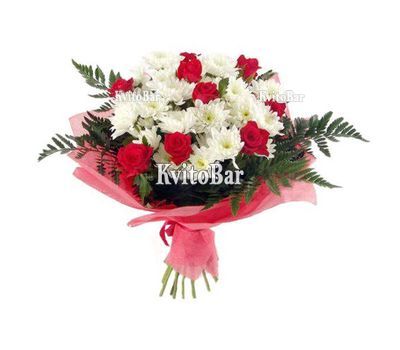 Букет квітів з троянд і хризантем