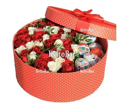 Коробка з трояндами і кіндерами