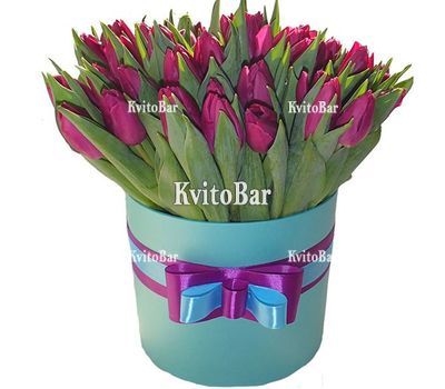Коробка з фіолетовими тюльпанами
