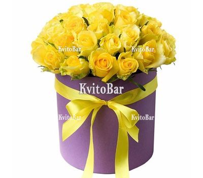 Троянди у подарунковій коробці