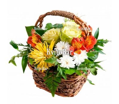 Яскравий кошик з квітами