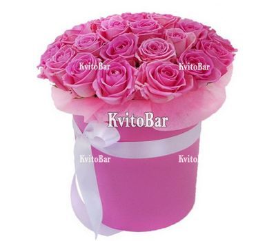 Композиція з троянд у коробці