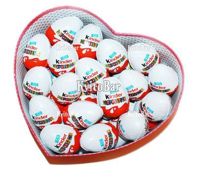 Коробка шоколадних яєць Kinder Surprise