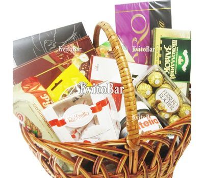 Кошик із солодощами