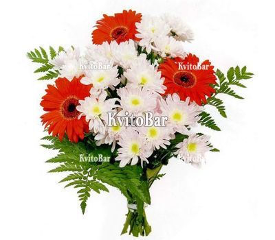Невеликий букет з гербер і хризантем