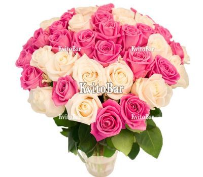 Ніжний букет із білих і рожевих троянд