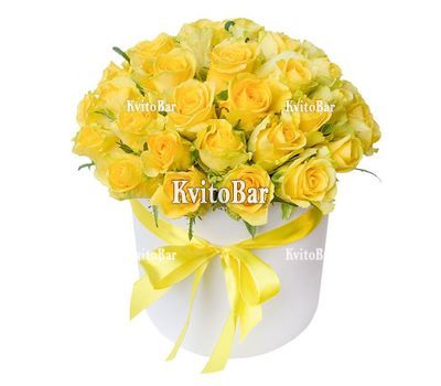 35 жовтих троянд у коробці
