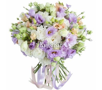 Красивий букет різнокольорових еустом