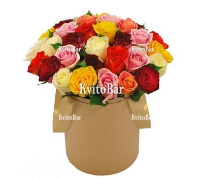 Троянди в капелюшній коробці