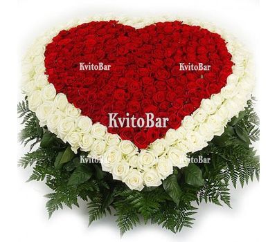Серце з 350 троянд