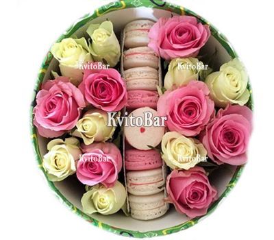 Троянди з тістечком