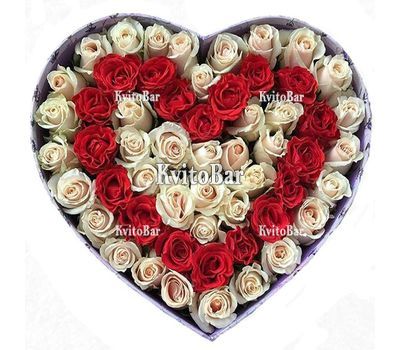 Красиві троянди в капелюшній коробці