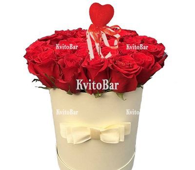 25 імпортних троянд у коробці