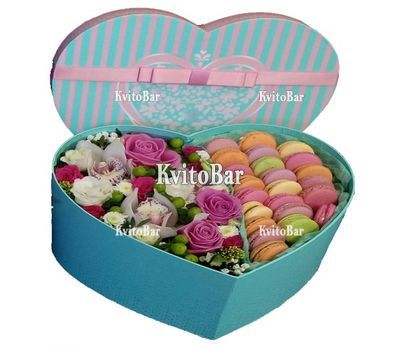 Велика коробка з макарунами