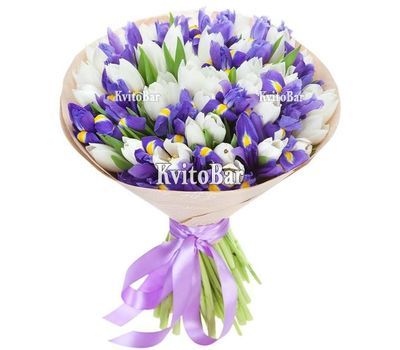 Весняний букет із ірисів і тюльпанів