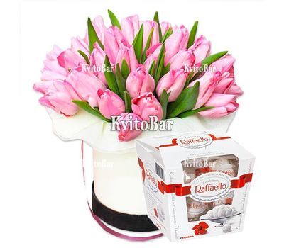 Коробка тюльпанів та рафаелло