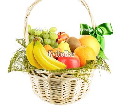 Кошик з різними фруктами