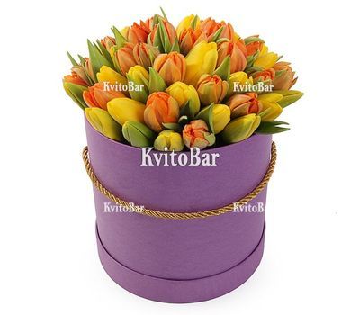 Коробка жовтих та помаранчевих тюльпанів