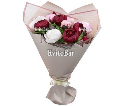 11 разноцветных пионов