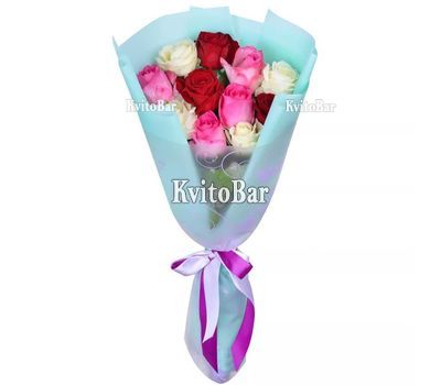 11 різнокольорових троянд в букеті